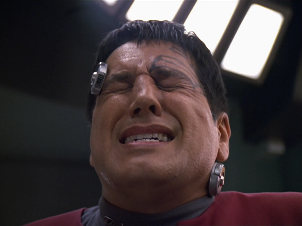 extant_StarTrek_VOY_5x19-TheFight_01930.jpg