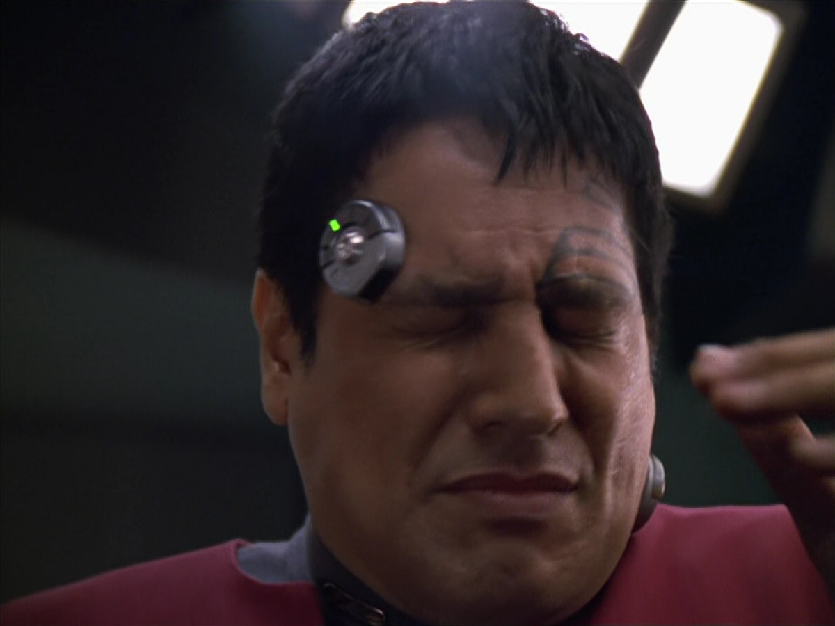 extant_StarTrek_VOY_5x19-TheFight_01931.jpg