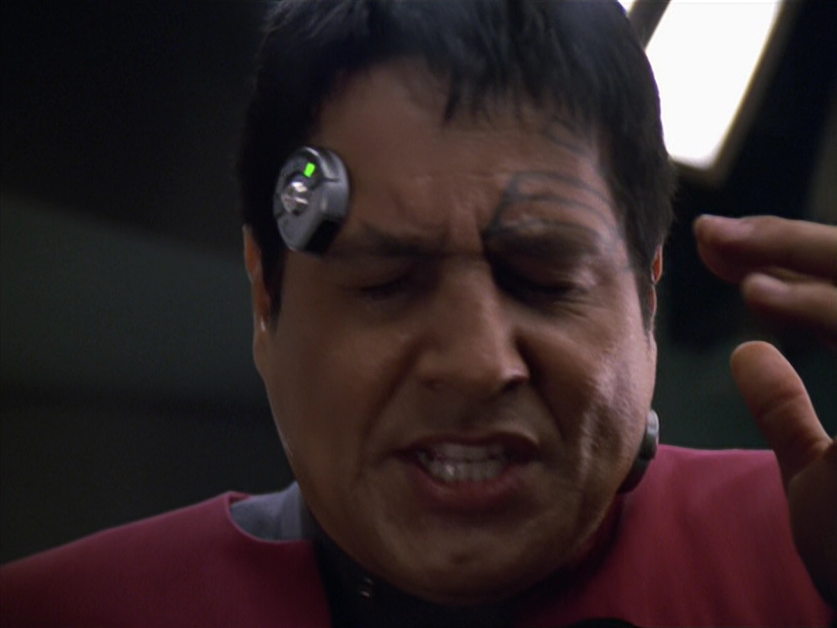 extant_StarTrek_VOY_5x19-TheFight_01932.jpg