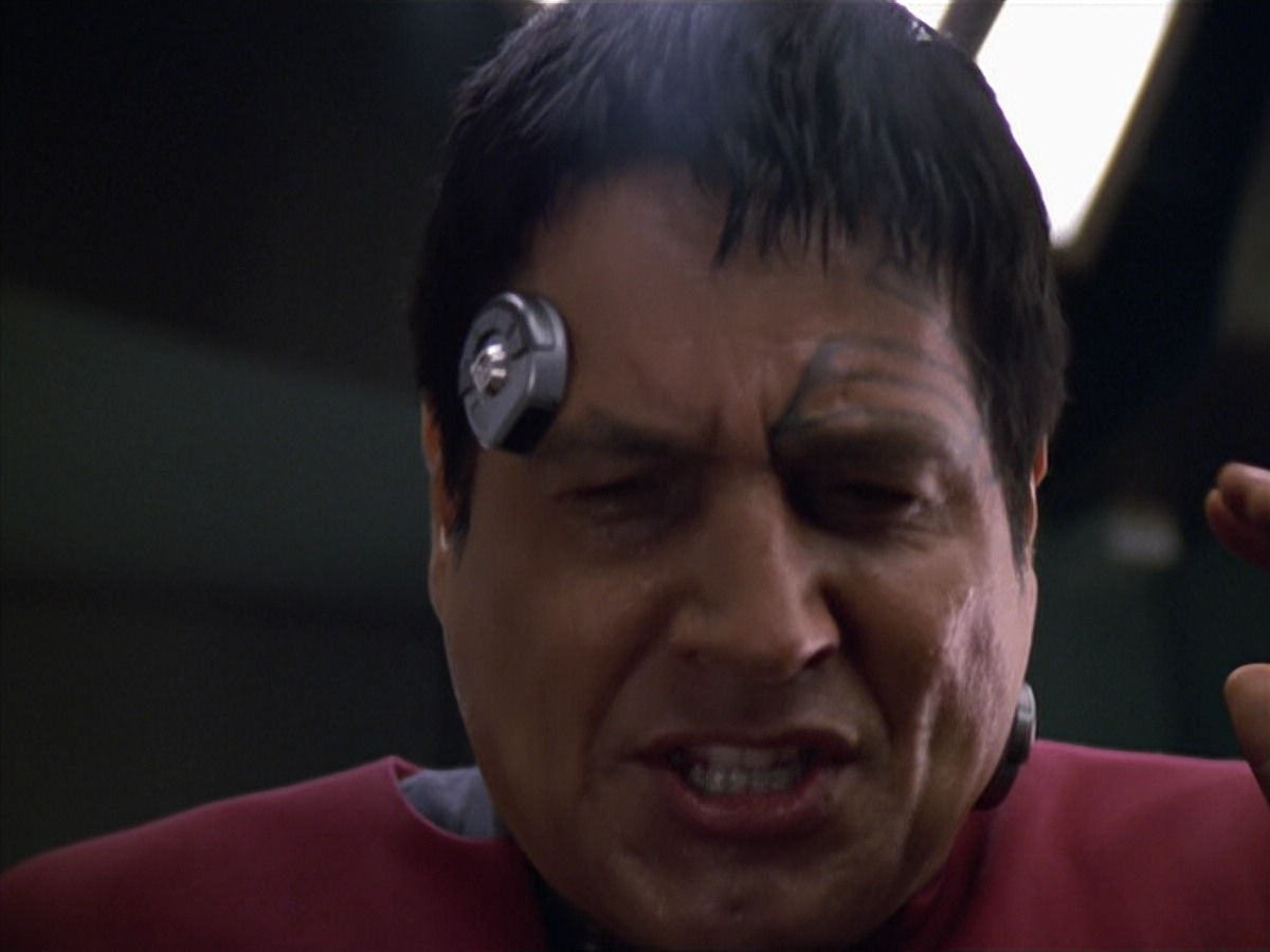 extant_StarTrek_VOY_5x19-TheFight_01933.jpg