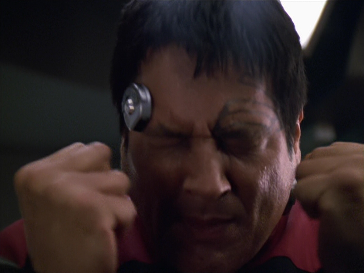 extant_StarTrek_VOY_5x19-TheFight_01935.jpg