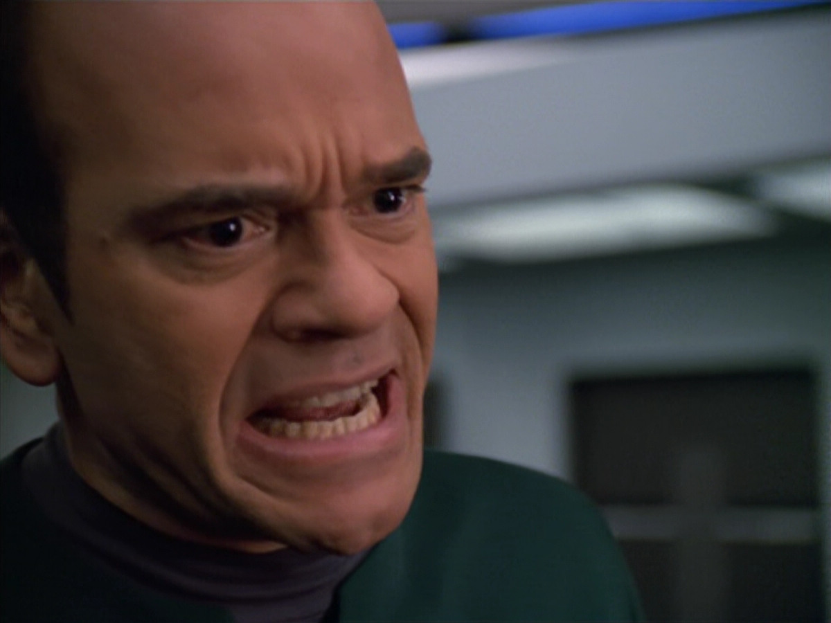 extant_StarTrek_VOY_5x19-TheFight_01943.jpg