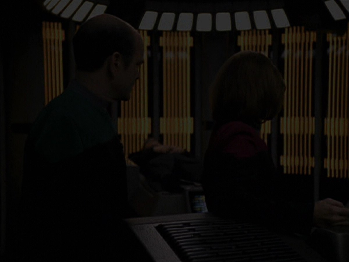 extant_StarTrek_VOY_5x19-TheFight_01955.jpg