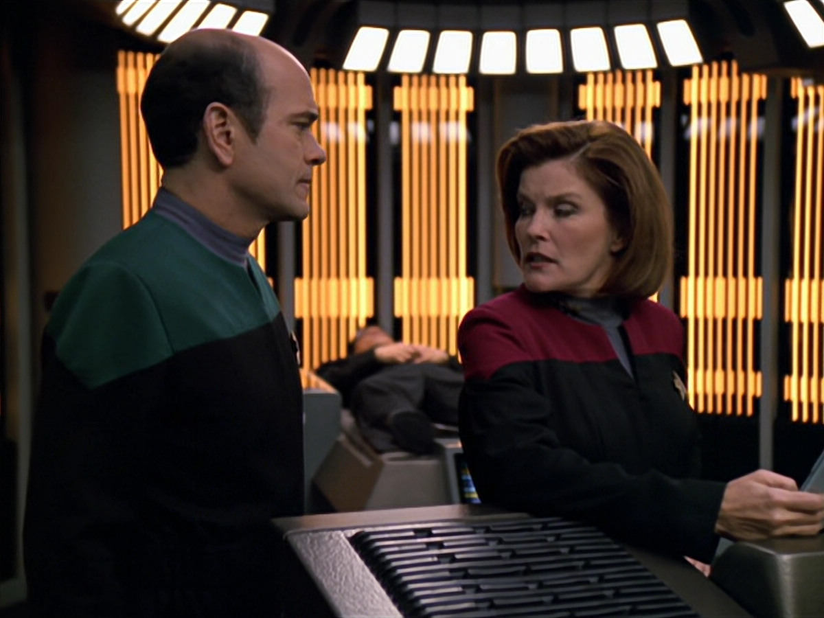 extant_StarTrek_VOY_5x19-TheFight_01957.jpg