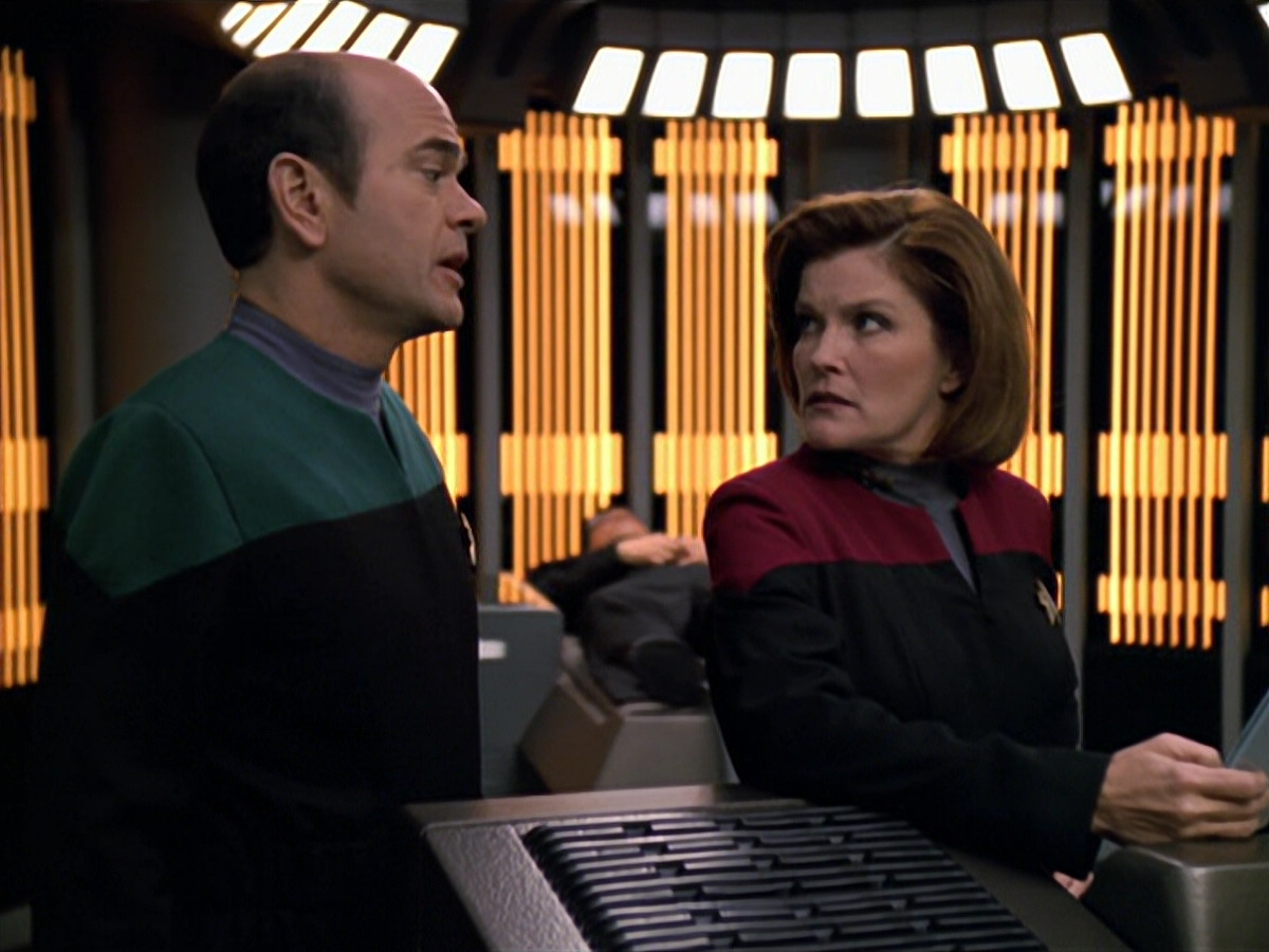 extant_StarTrek_VOY_5x19-TheFight_01958.jpg