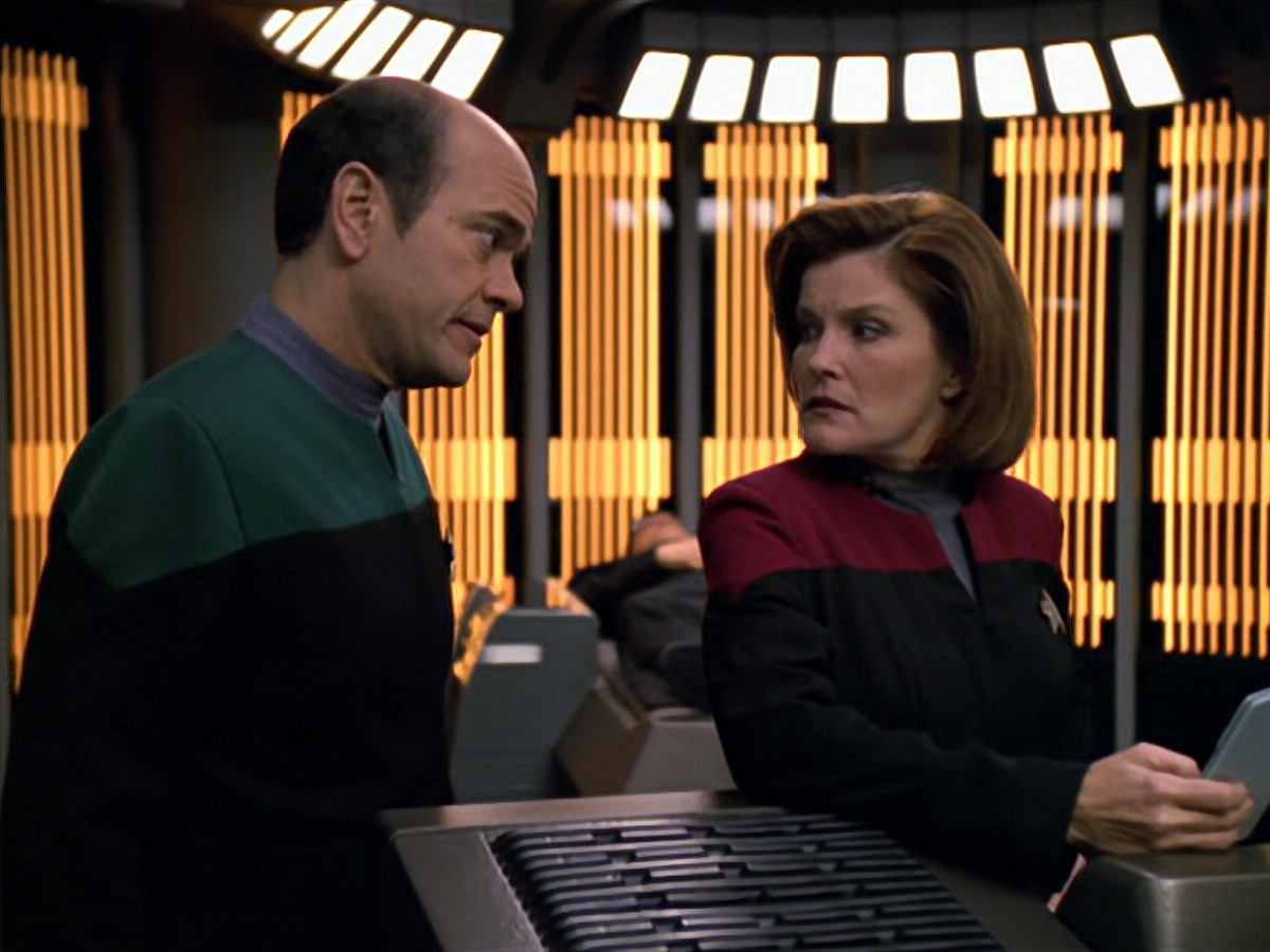 extant_StarTrek_VOY_5x19-TheFight_01959.jpg