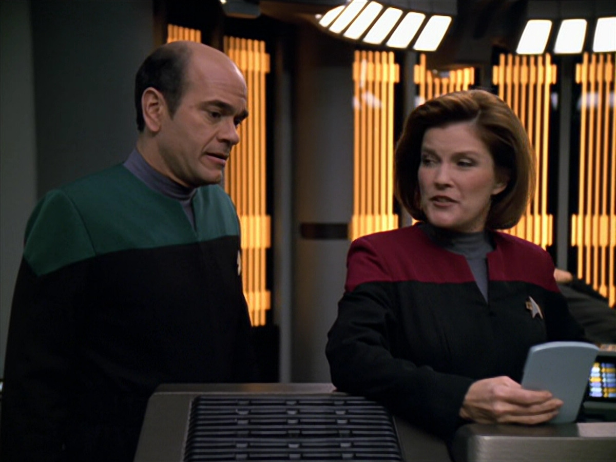 extant_StarTrek_VOY_5x19-TheFight_01965.jpg
