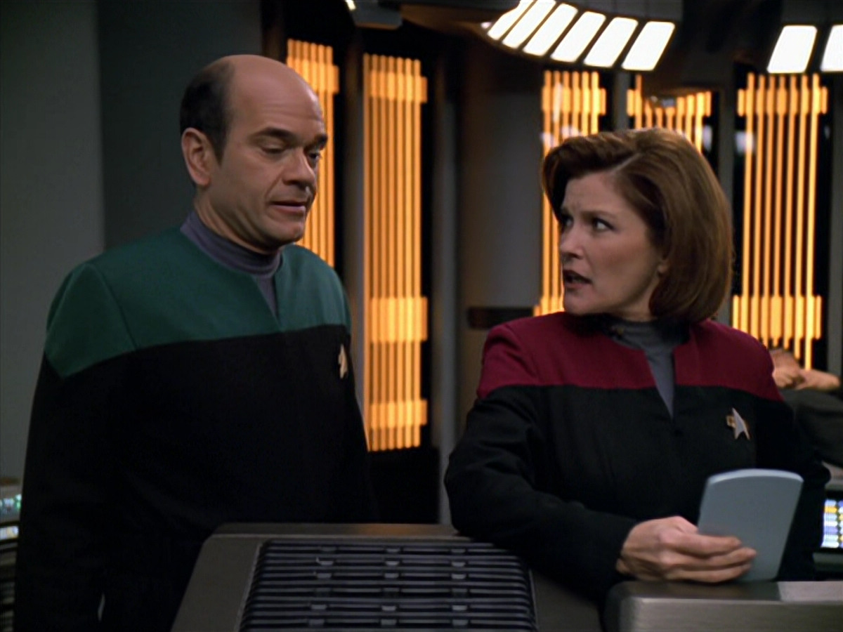 extant_StarTrek_VOY_5x19-TheFight_01966.jpg