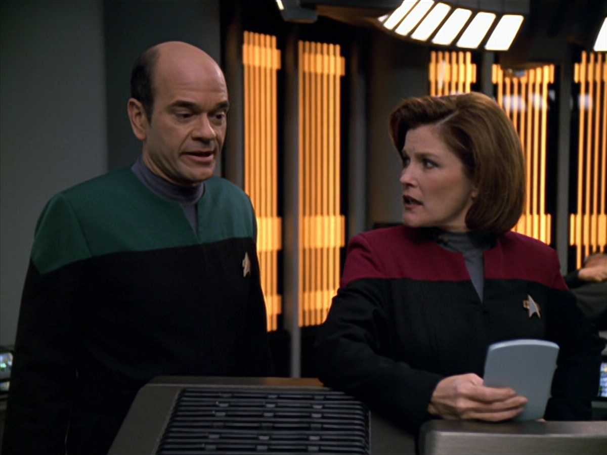 extant_StarTrek_VOY_5x19-TheFight_01967.jpg