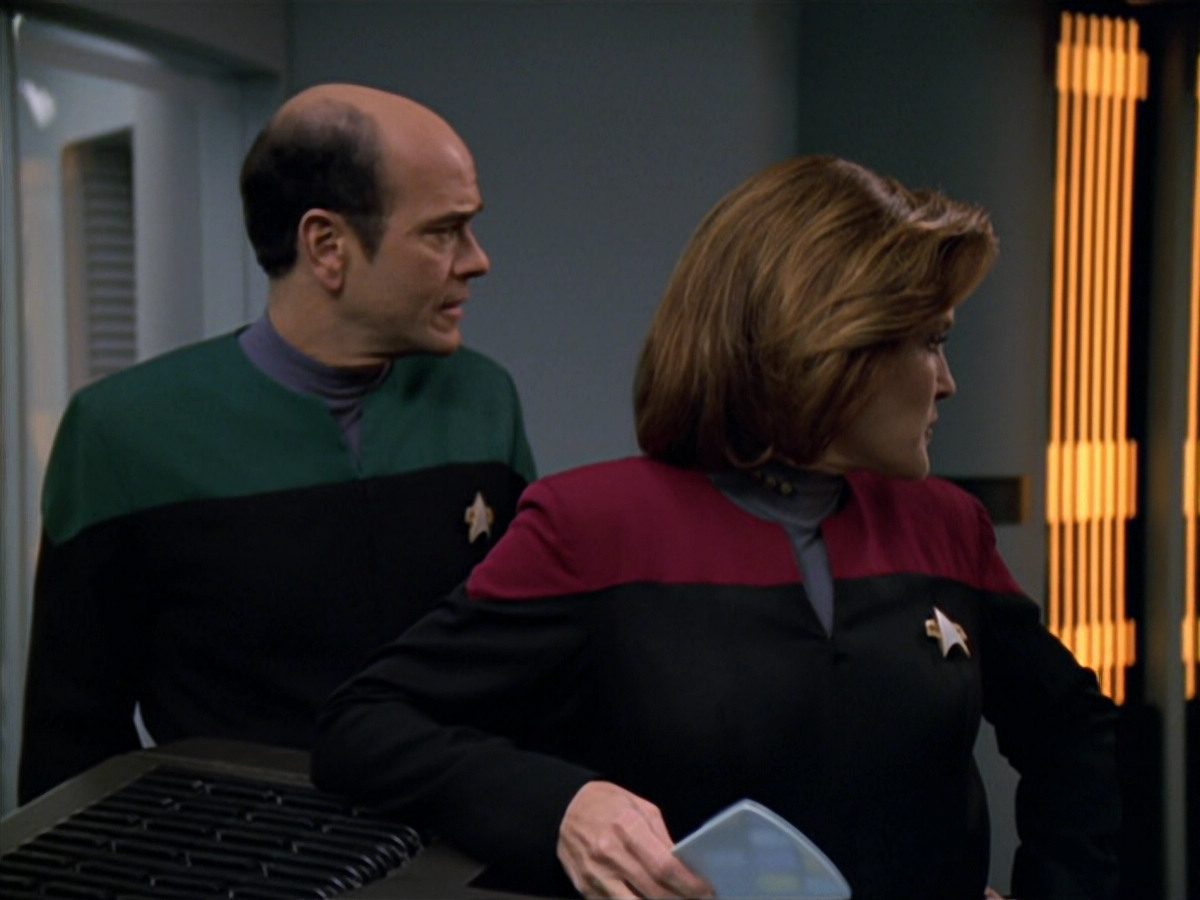 extant_StarTrek_VOY_5x19-TheFight_01977.jpg