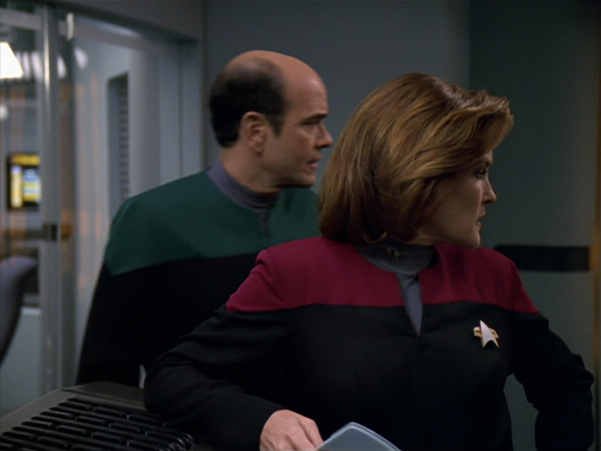 extant_StarTrek_VOY_5x19-TheFight_01979.jpg