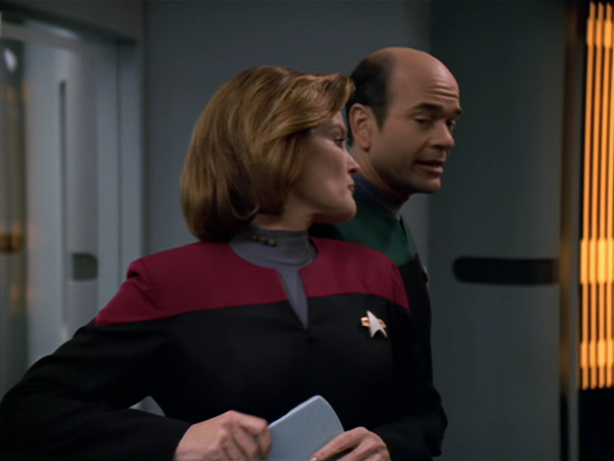 extant_StarTrek_VOY_5x19-TheFight_01981.jpg