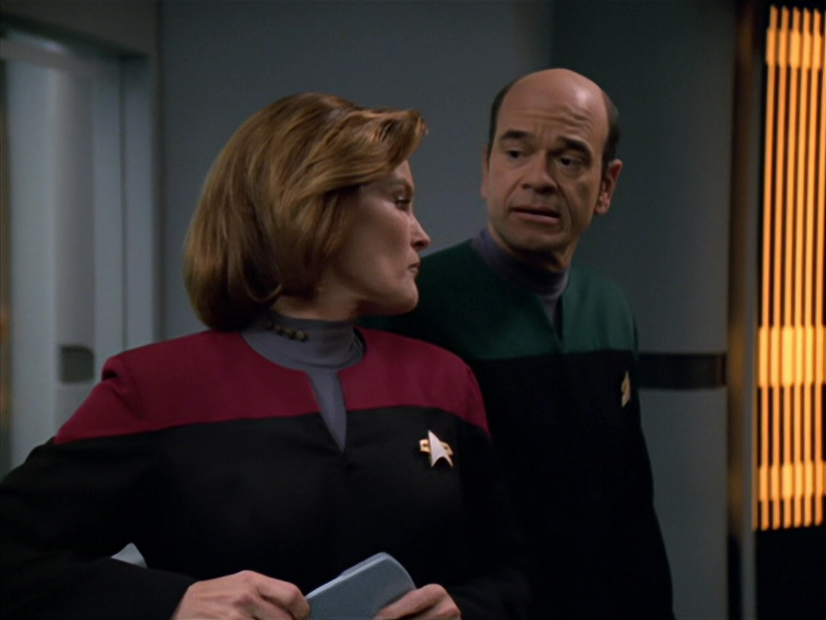 extant_StarTrek_VOY_5x19-TheFight_01982.jpg