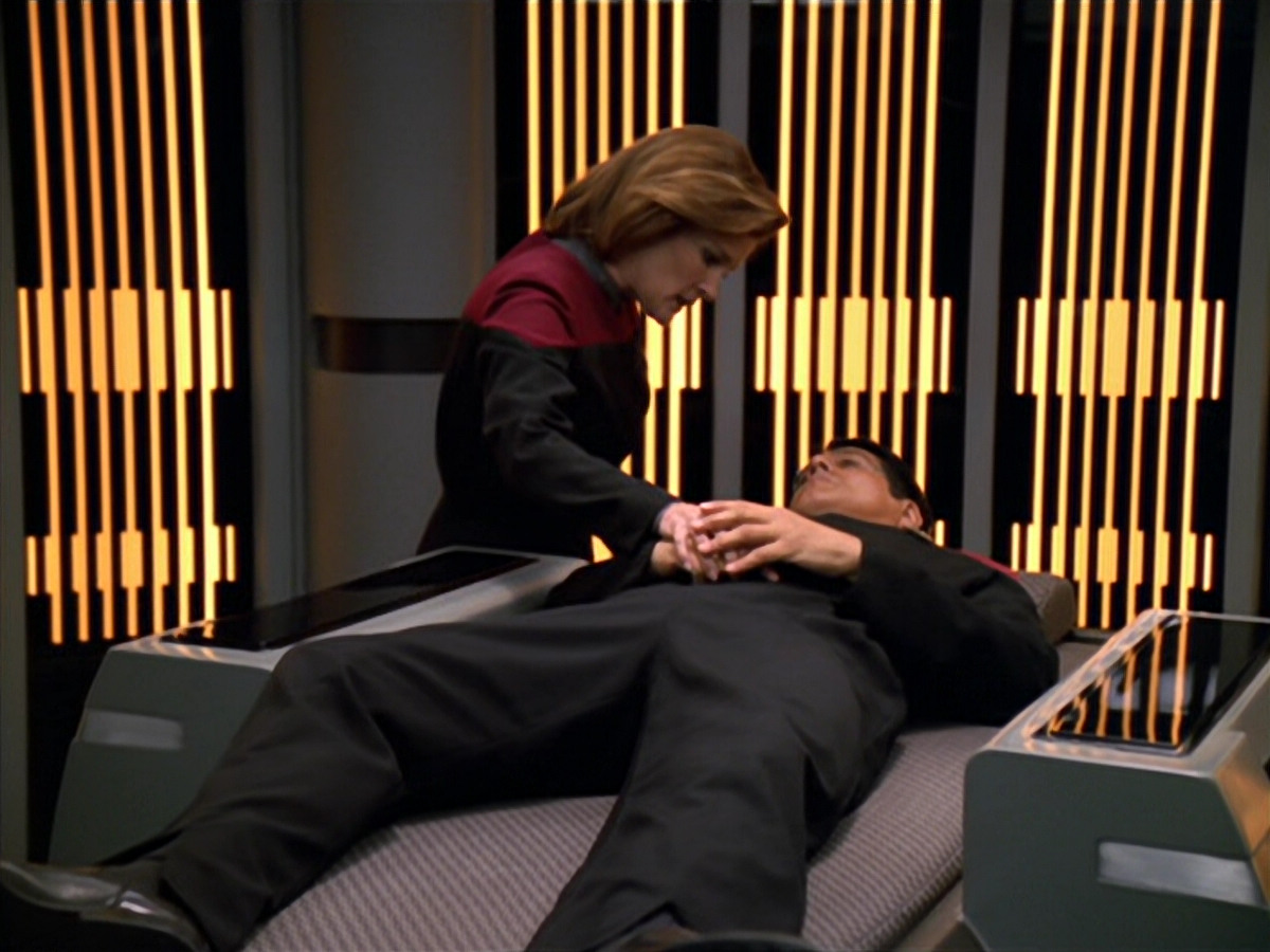 extant_StarTrek_VOY_5x19-TheFight_01999.jpg