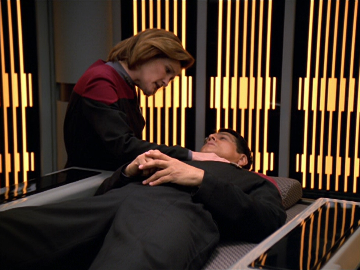 extant_StarTrek_VOY_5x19-TheFight_02008.jpg