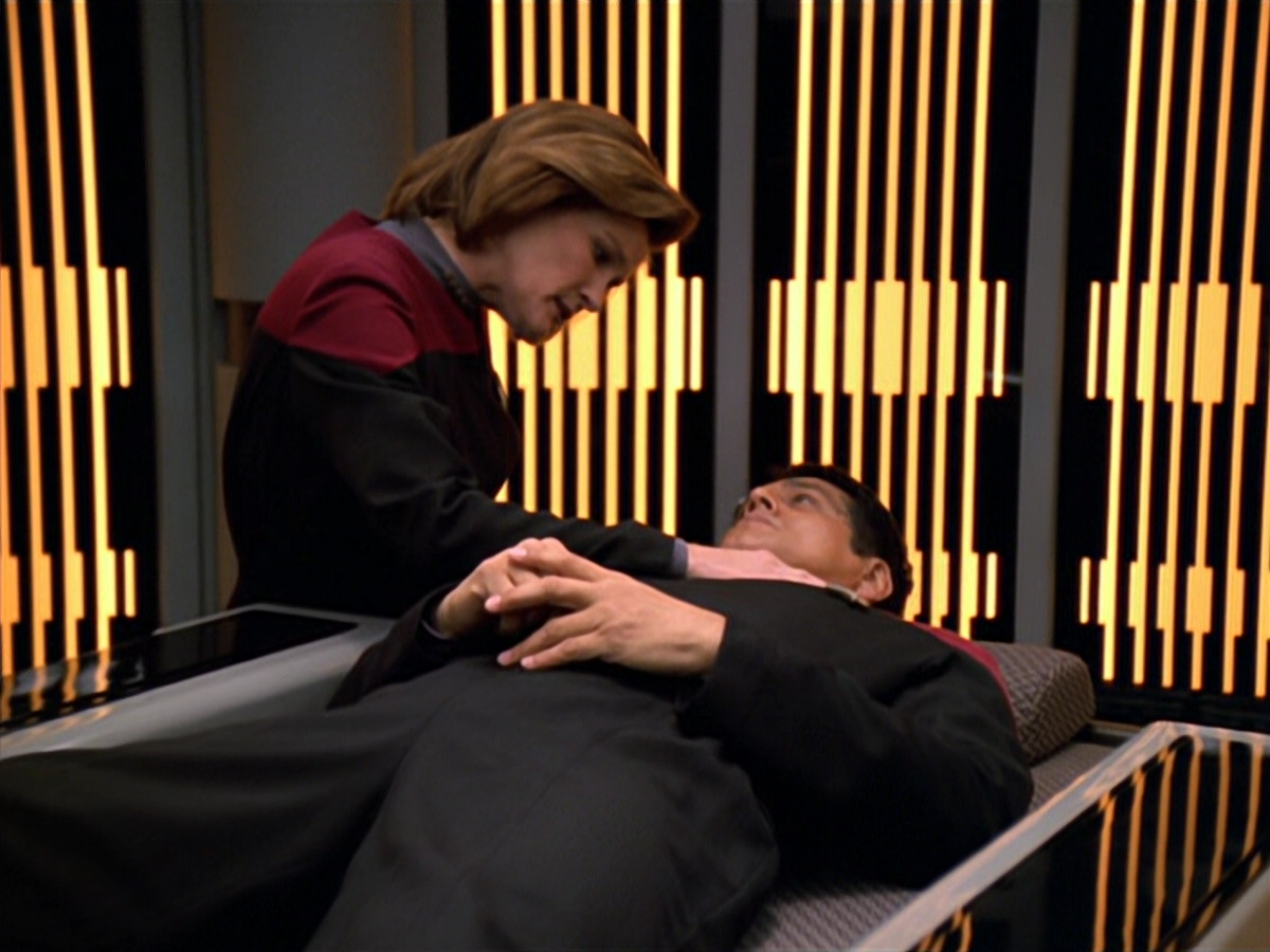 extant_StarTrek_VOY_5x19-TheFight_02009.jpg