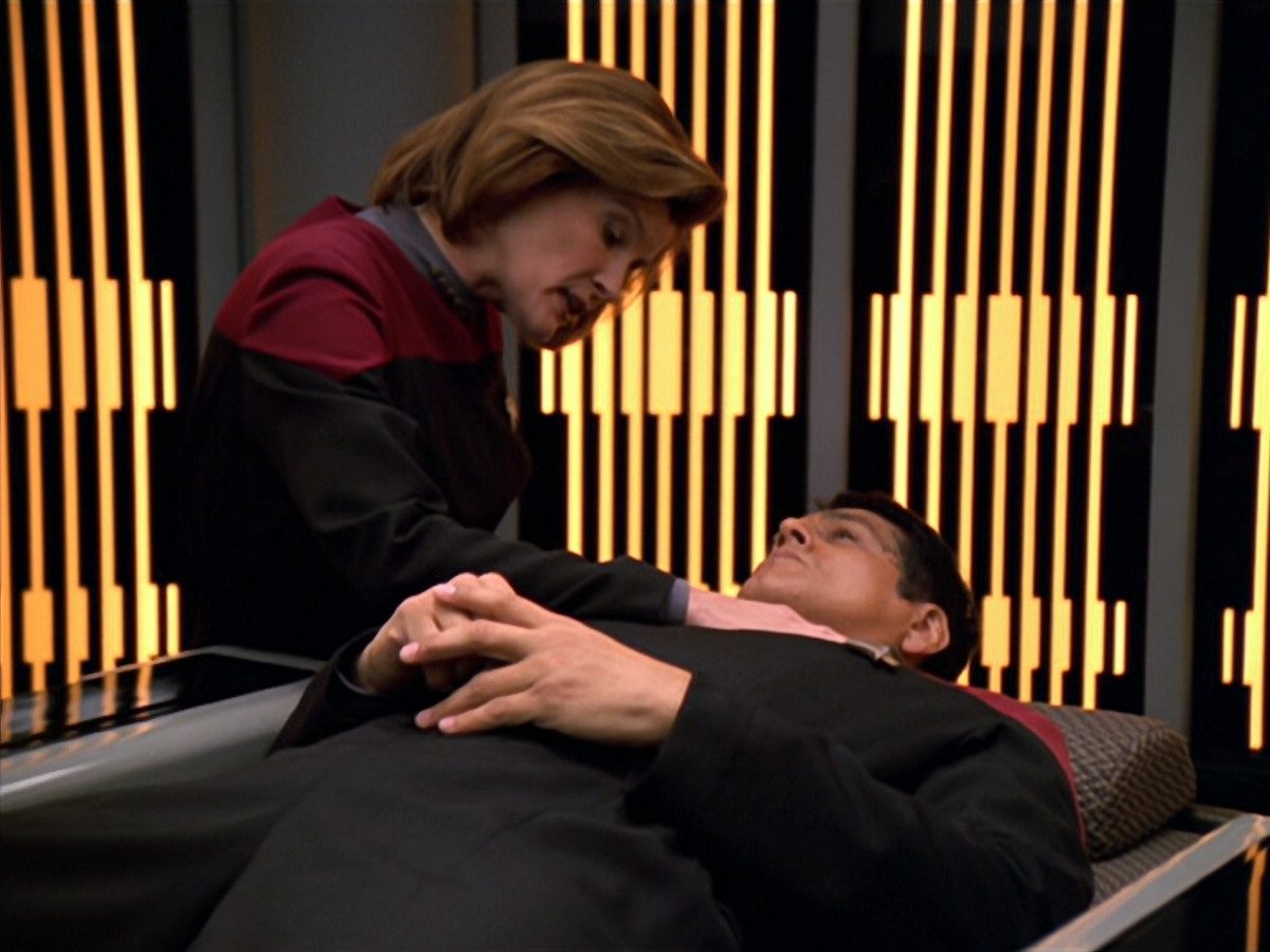 extant_StarTrek_VOY_5x19-TheFight_02013.jpg
