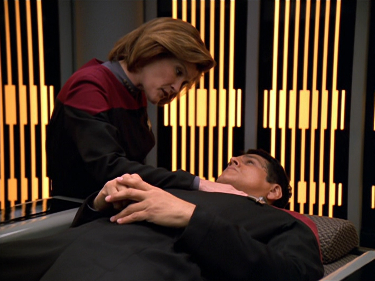 extant_StarTrek_VOY_5x19-TheFight_02014.jpg