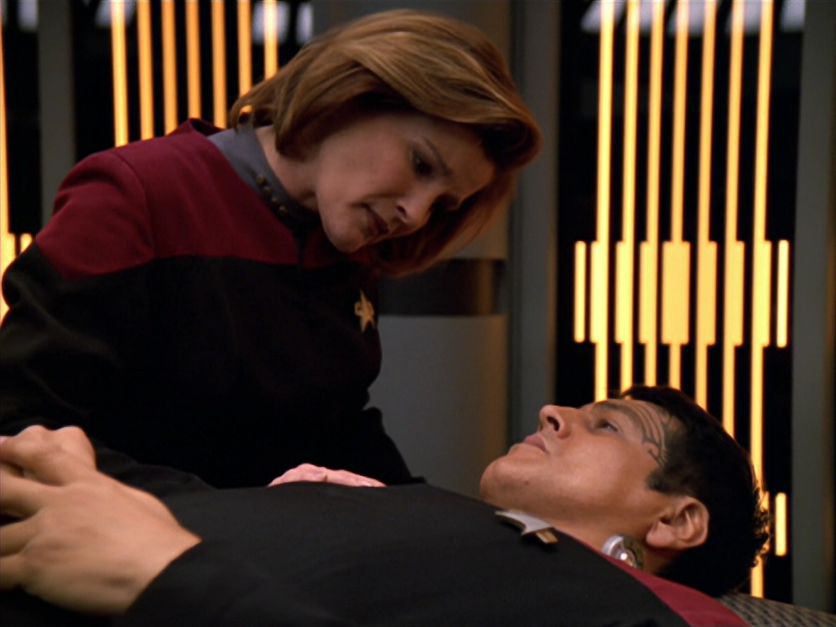 extant_StarTrek_VOY_5x19-TheFight_02022.jpg