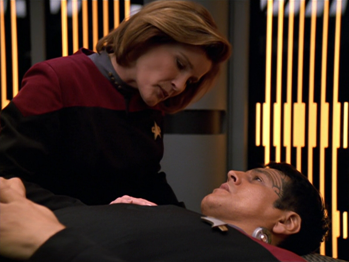 extant_StarTrek_VOY_5x19-TheFight_02023.jpg