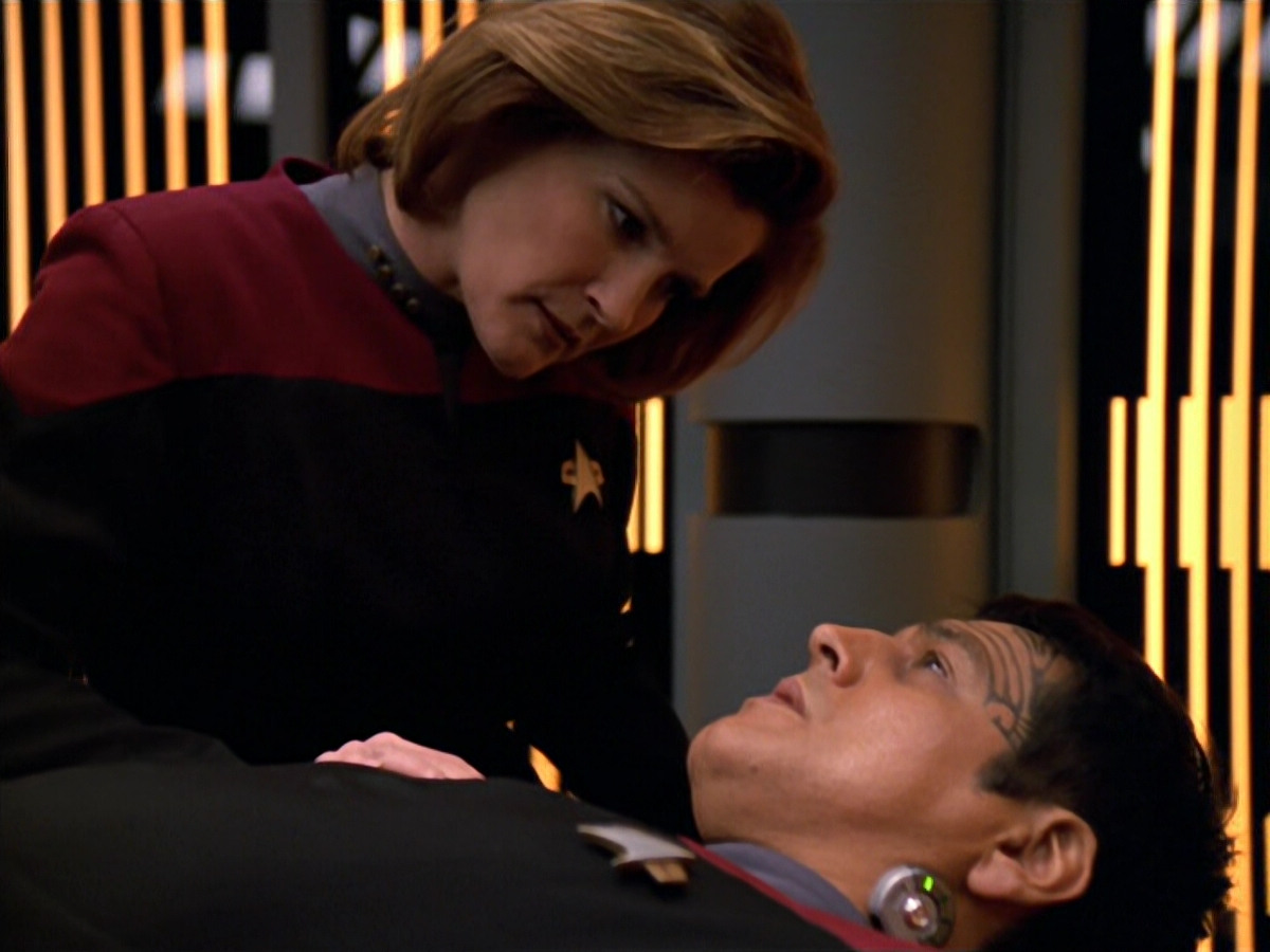 extant_StarTrek_VOY_5x19-TheFight_02026.jpg