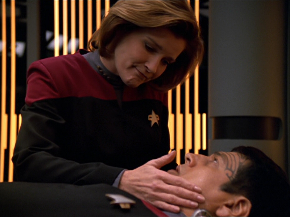 extant_StarTrek_VOY_5x19-TheFight_02035.jpg