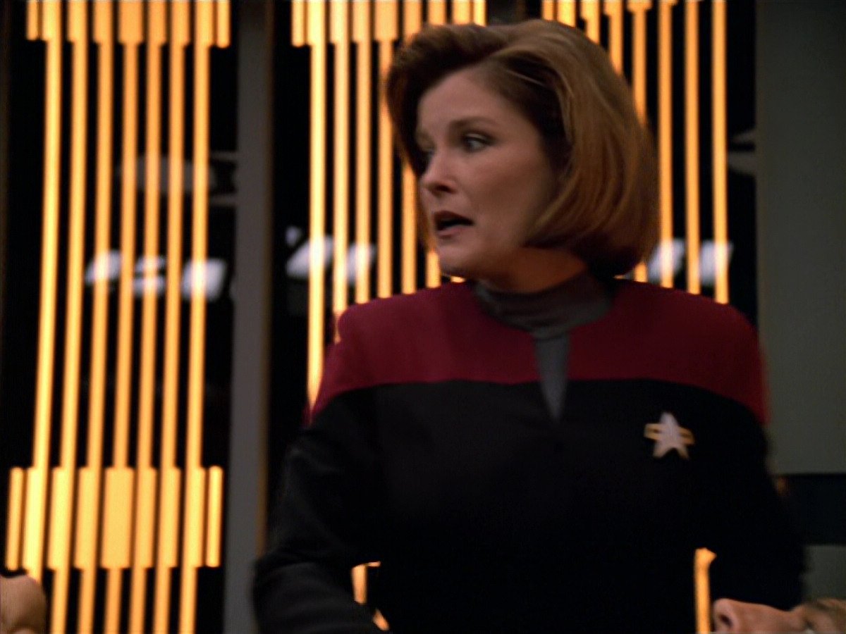 extant_StarTrek_VOY_5x19-TheFight_02037.jpg