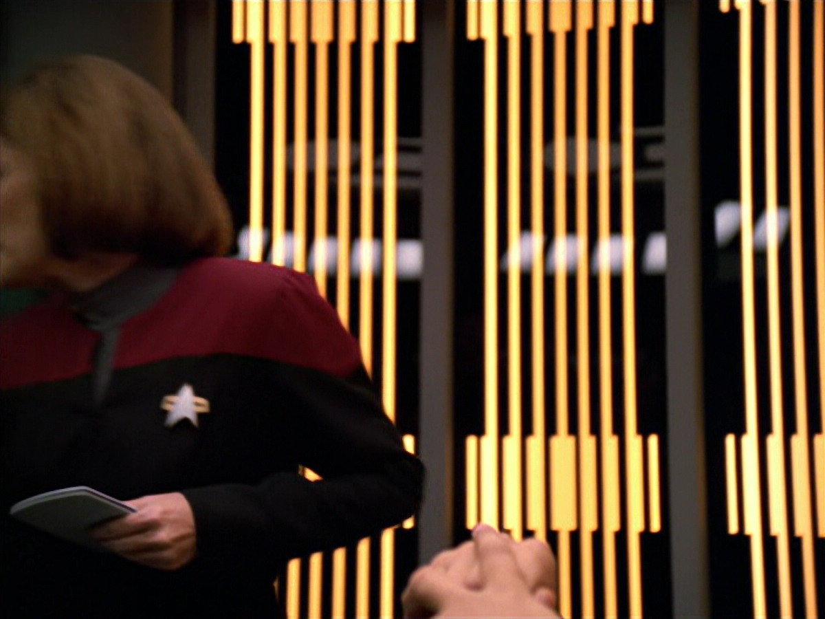 extant_StarTrek_VOY_5x19-TheFight_02040.jpg