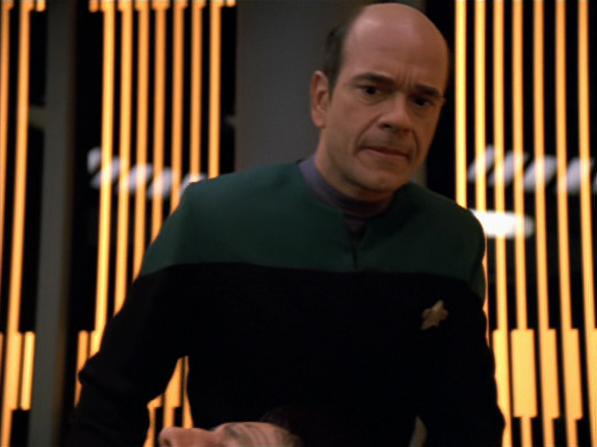 extant_StarTrek_VOY_5x19-TheFight_02076.jpg