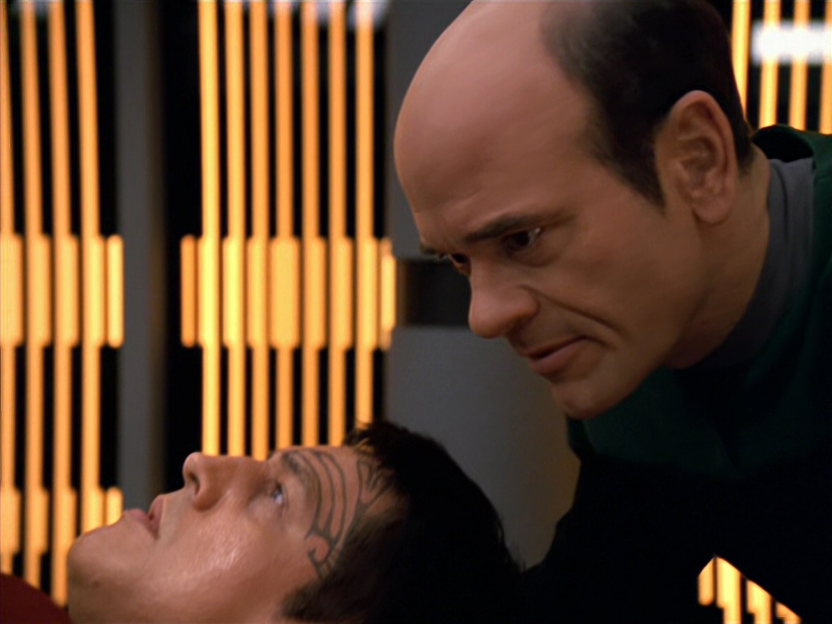 extant_StarTrek_VOY_5x19-TheFight_02081.jpg
