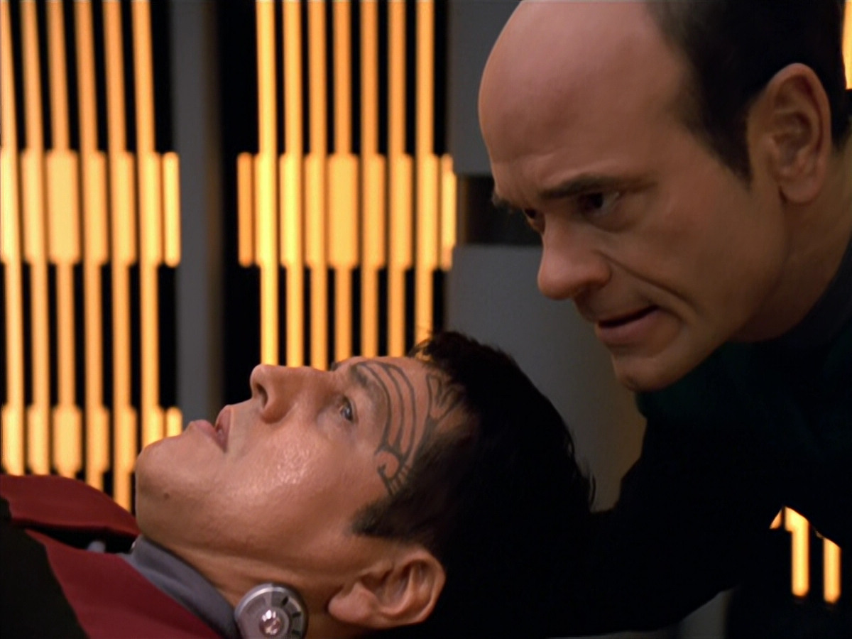 extant_StarTrek_VOY_5x19-TheFight_02082.jpg