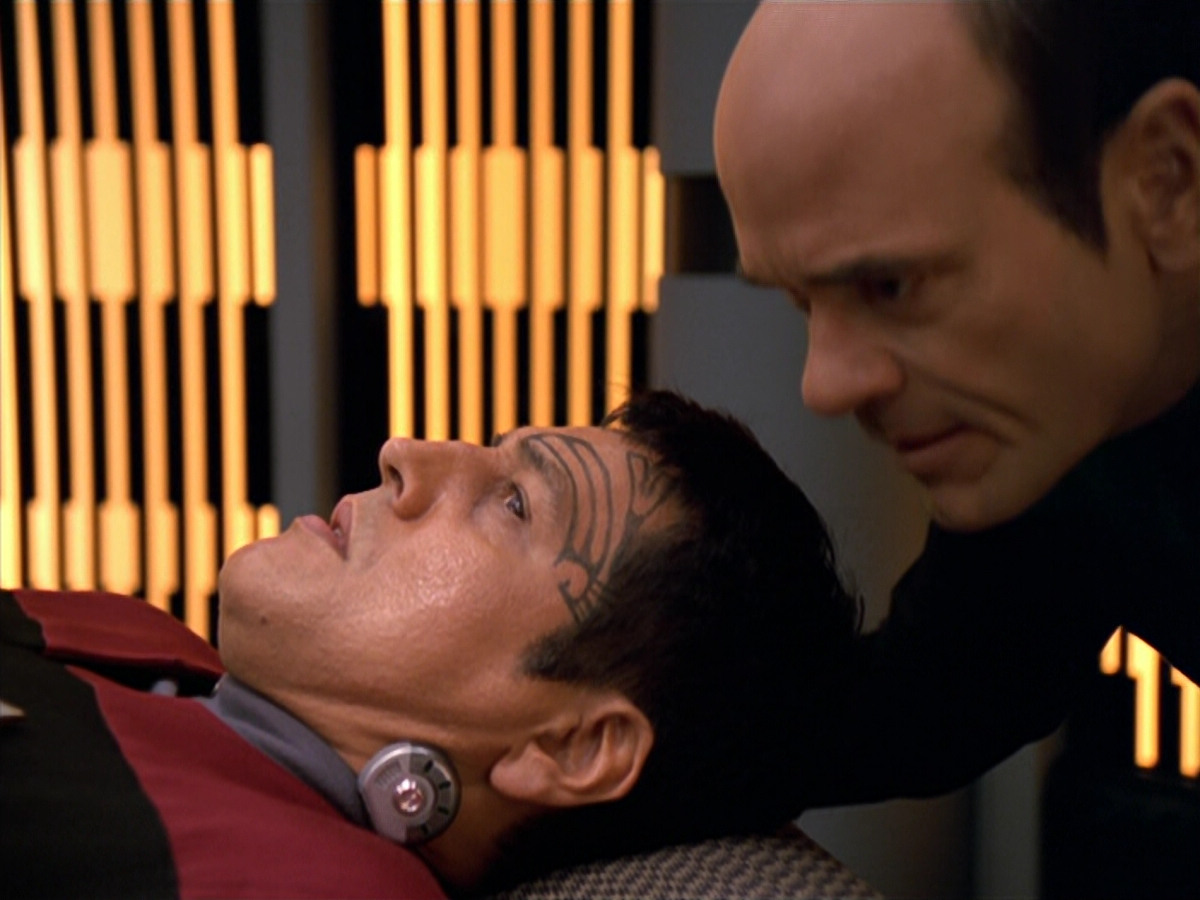 extant_StarTrek_VOY_5x19-TheFight_02084.jpg