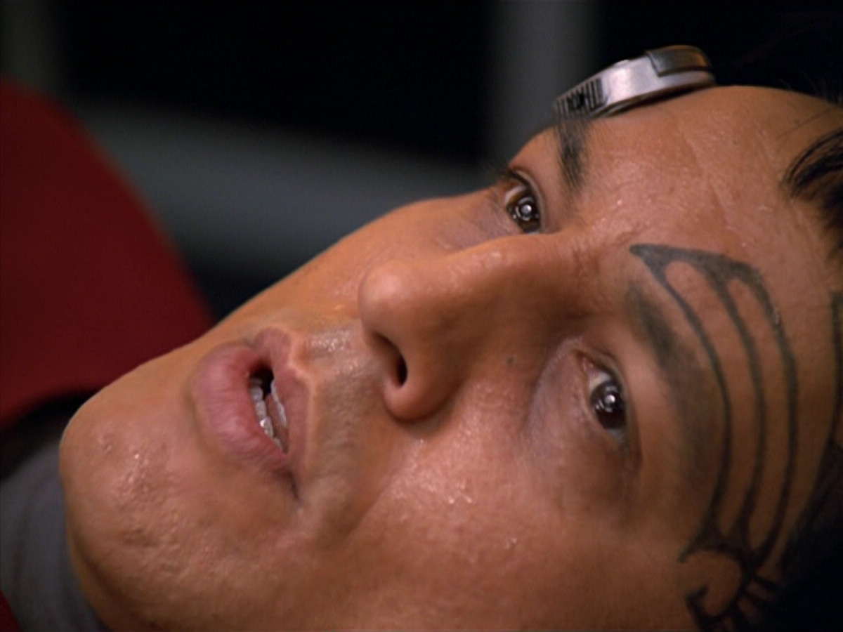 extant_StarTrek_VOY_5x19-TheFight_02110.jpg