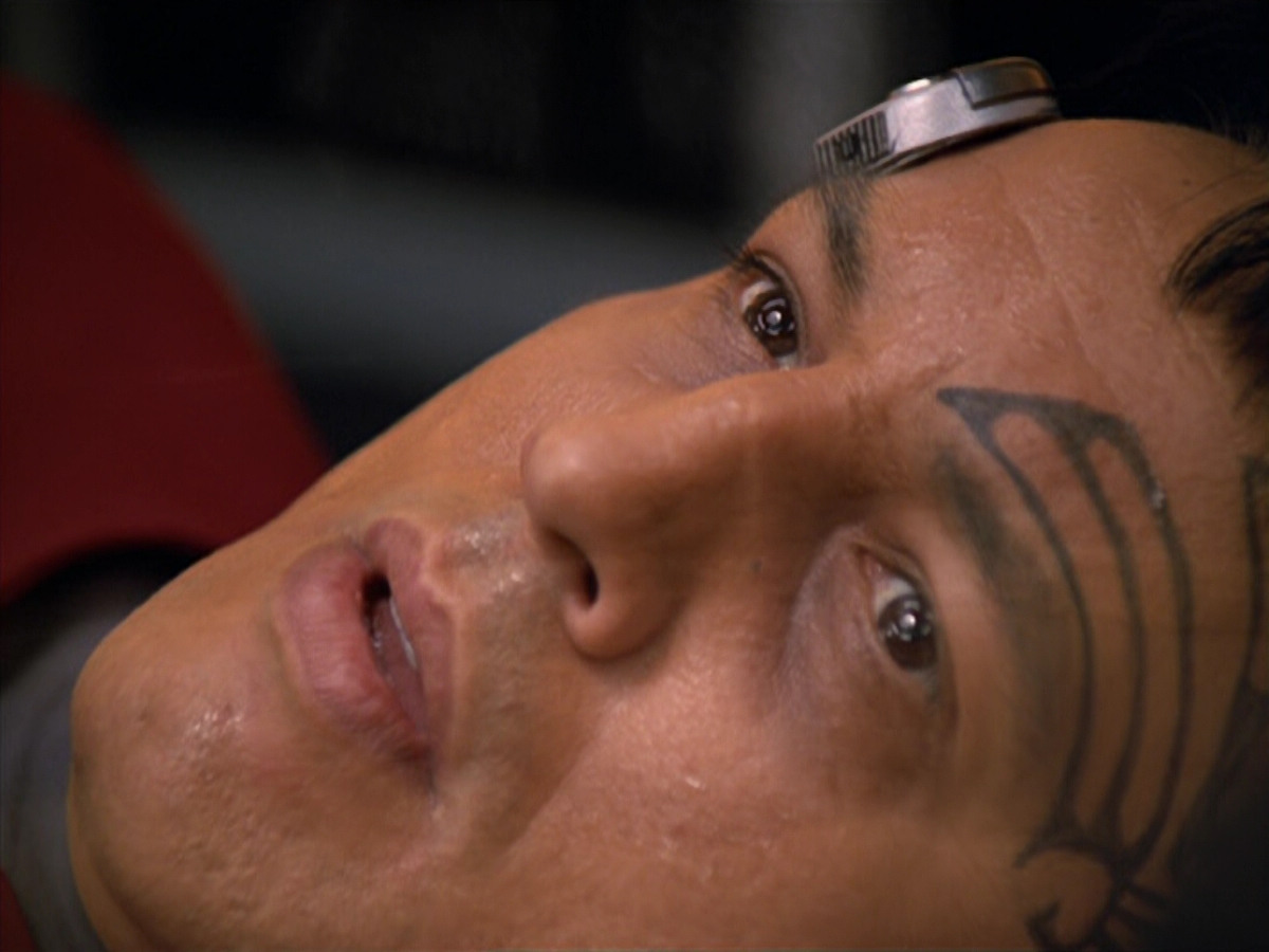extant_StarTrek_VOY_5x19-TheFight_02121.jpg