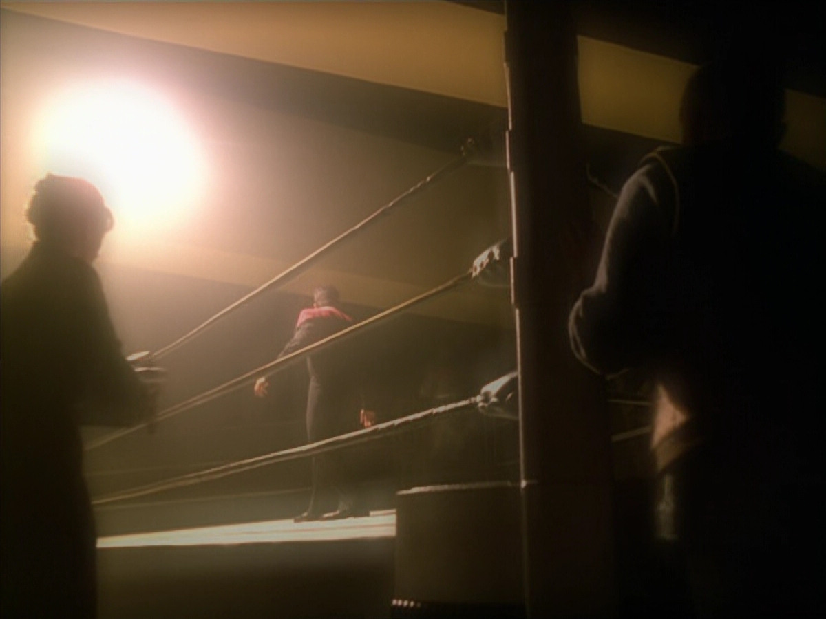 extant_StarTrek_VOY_5x19-TheFight_02136.jpg