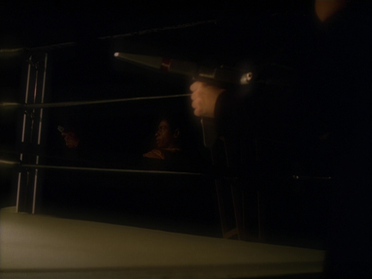 extant_StarTrek_VOY_5x19-TheFight_02138.jpg