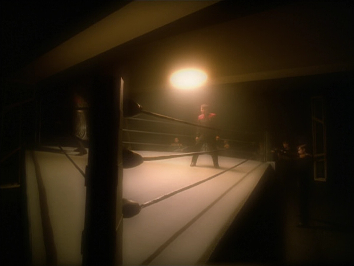 extant_StarTrek_VOY_5x19-TheFight_02142.jpg