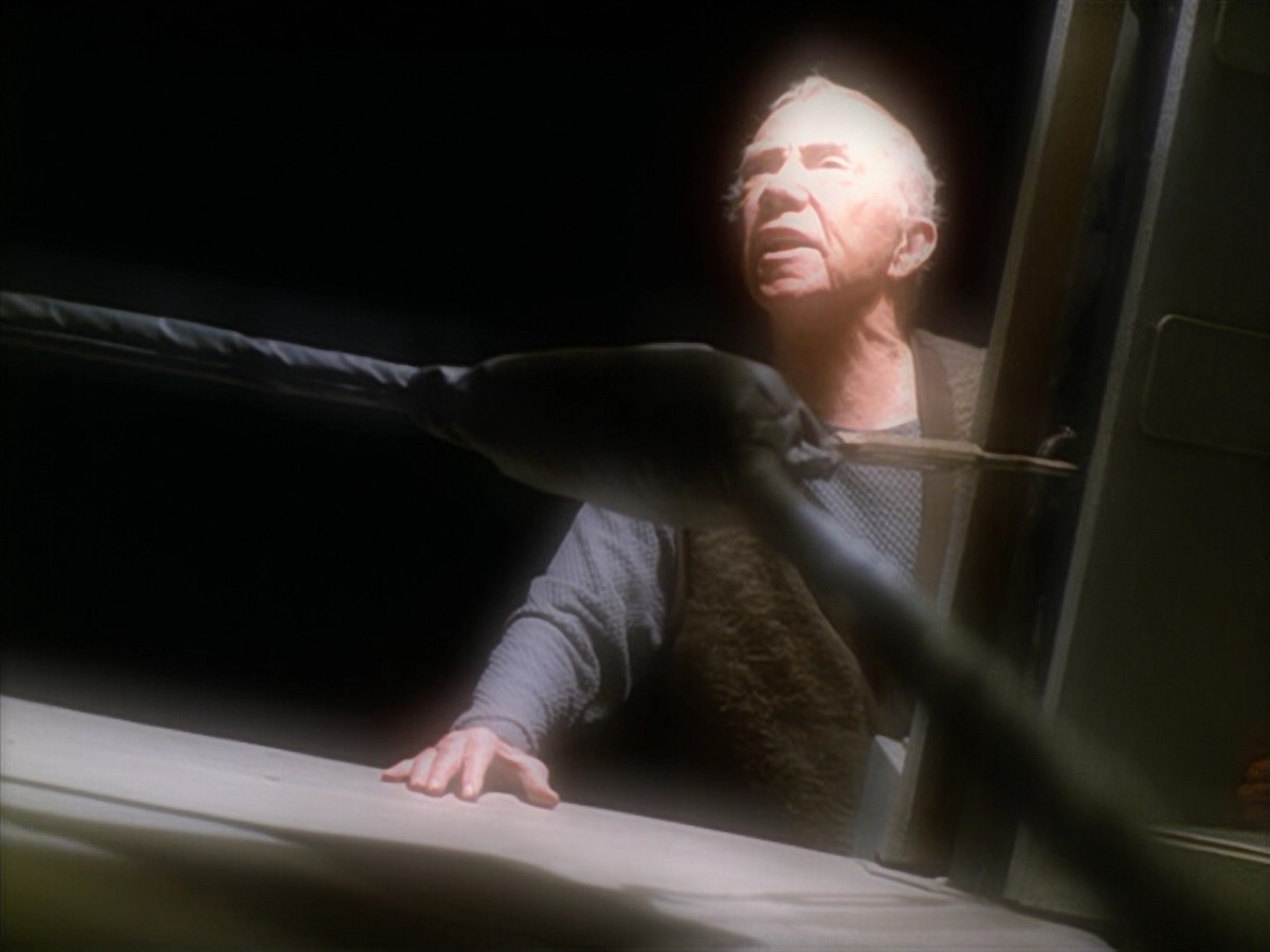 extant_StarTrek_VOY_5x19-TheFight_02147.jpg