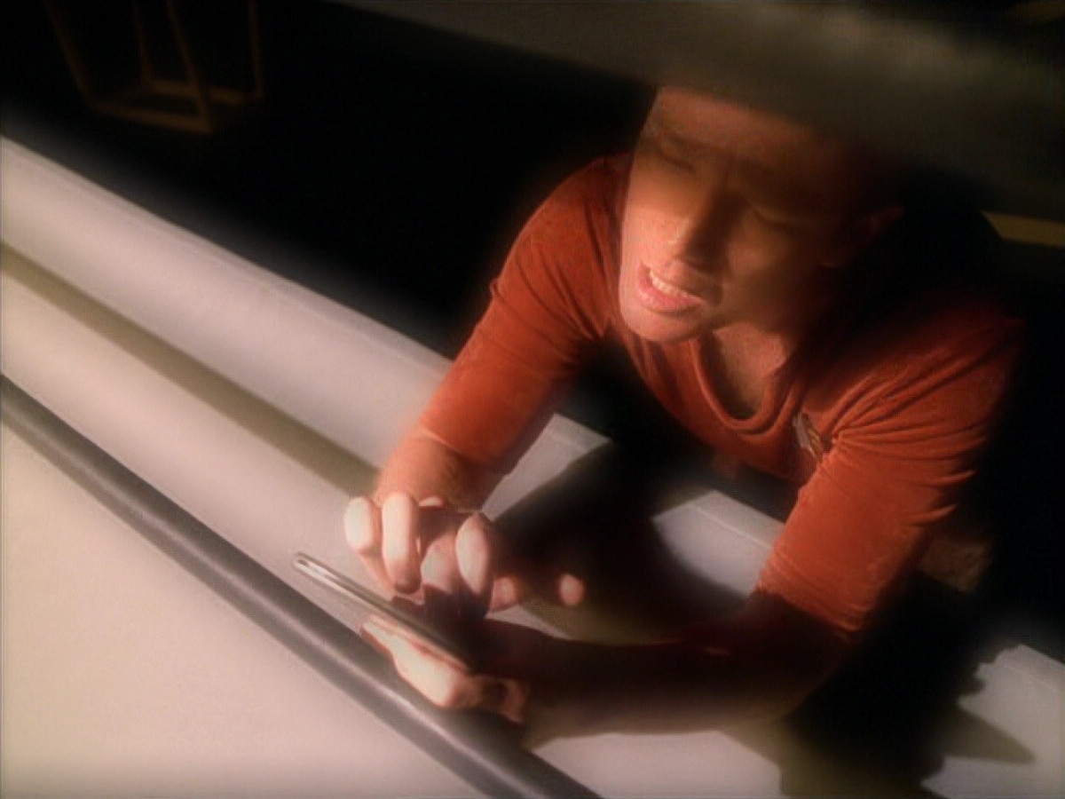 extant_StarTrek_VOY_5x19-TheFight_02194.jpg