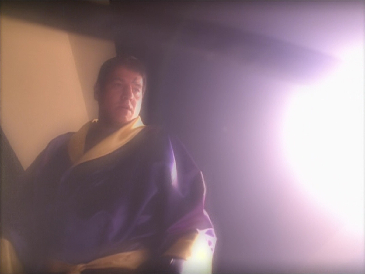 extant_StarTrek_VOY_5x19-TheFight_02196.jpg