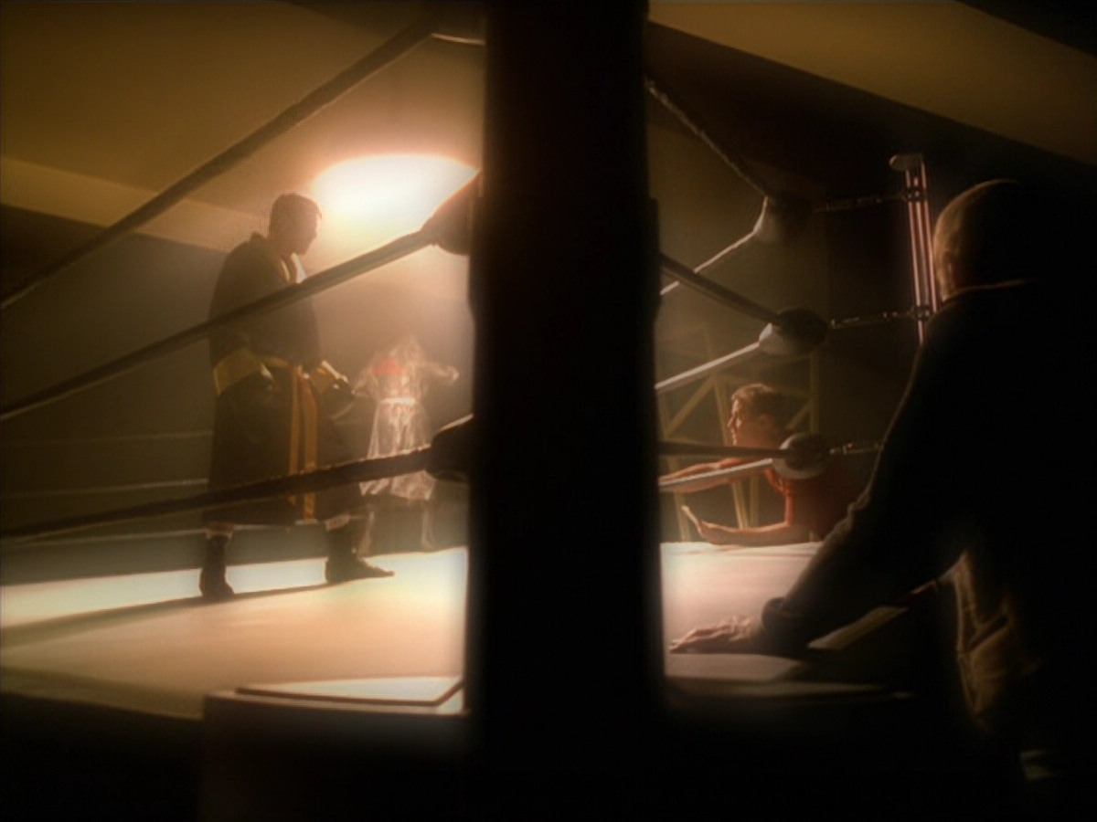 extant_StarTrek_VOY_5x19-TheFight_02201.jpg