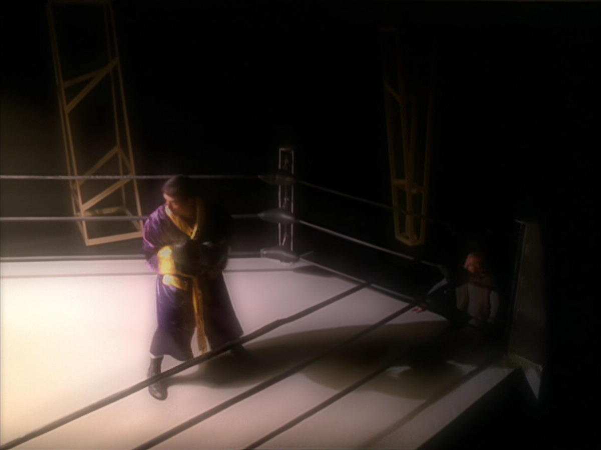 extant_StarTrek_VOY_5x19-TheFight_02229.jpg