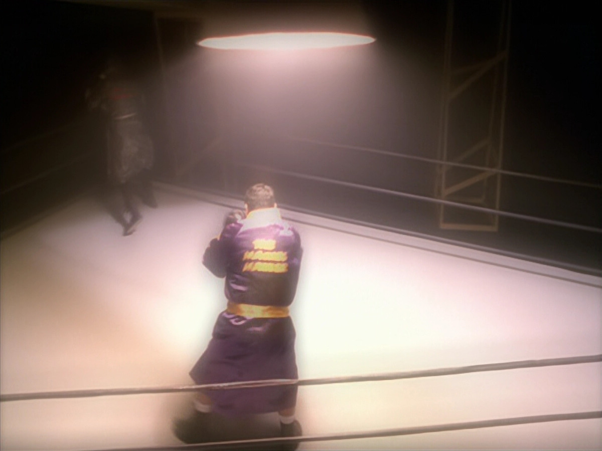 extant_StarTrek_VOY_5x19-TheFight_02232.jpg