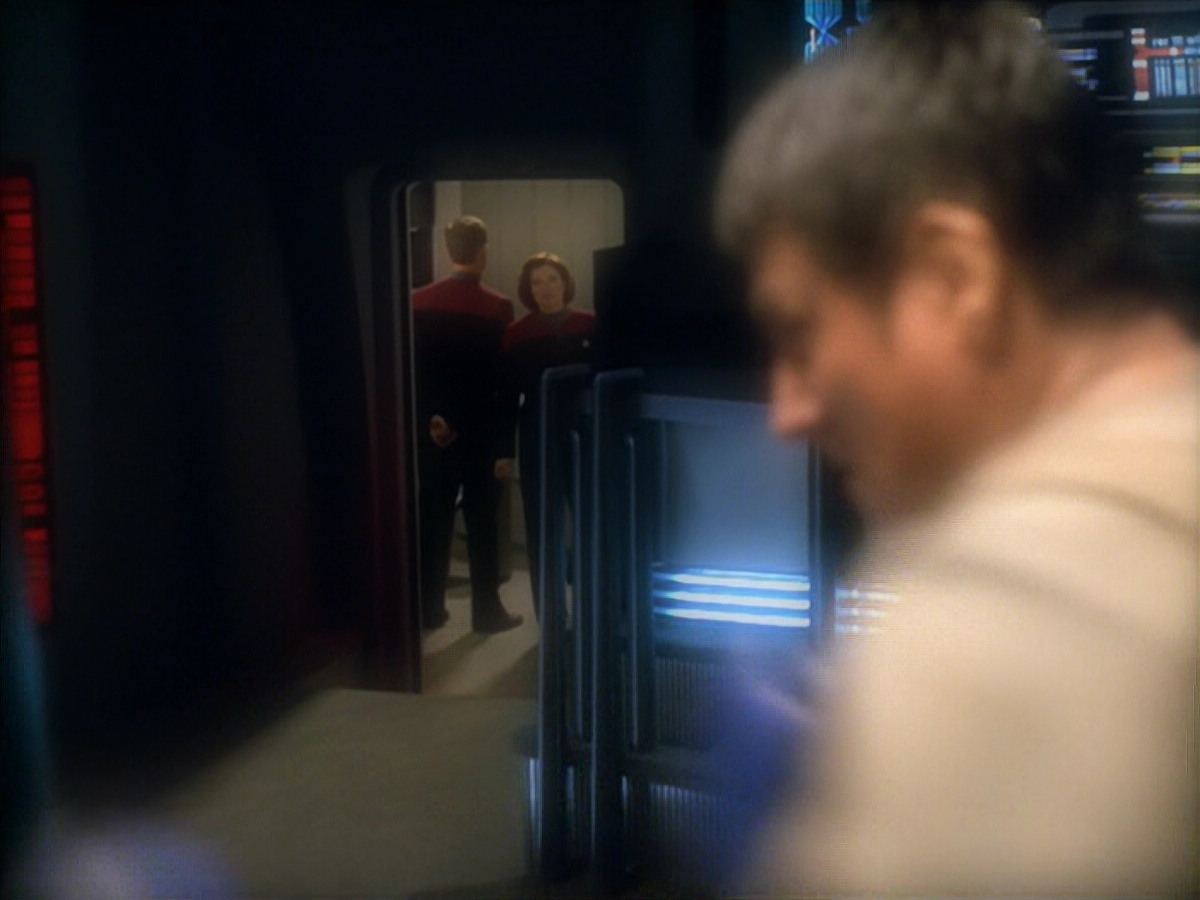 extant_StarTrek_VOY_5x19-TheFight_02302.jpg
