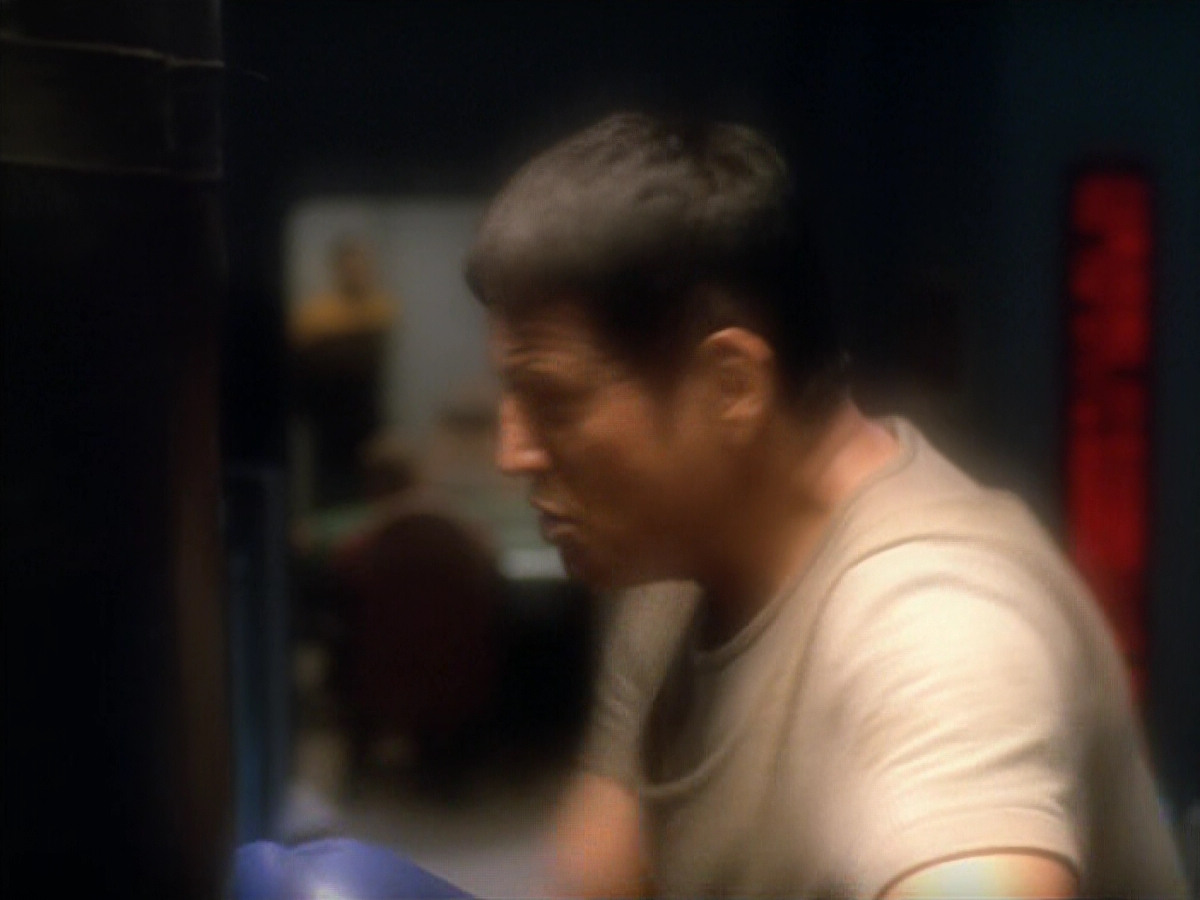 extant_StarTrek_VOY_5x19-TheFight_02320.jpg