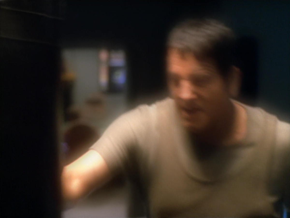 extant_StarTrek_VOY_5x19-TheFight_02321.jpg