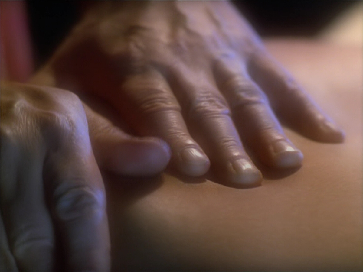 extant_StarTrek_VOY_5x19-TheFight_02341.jpg