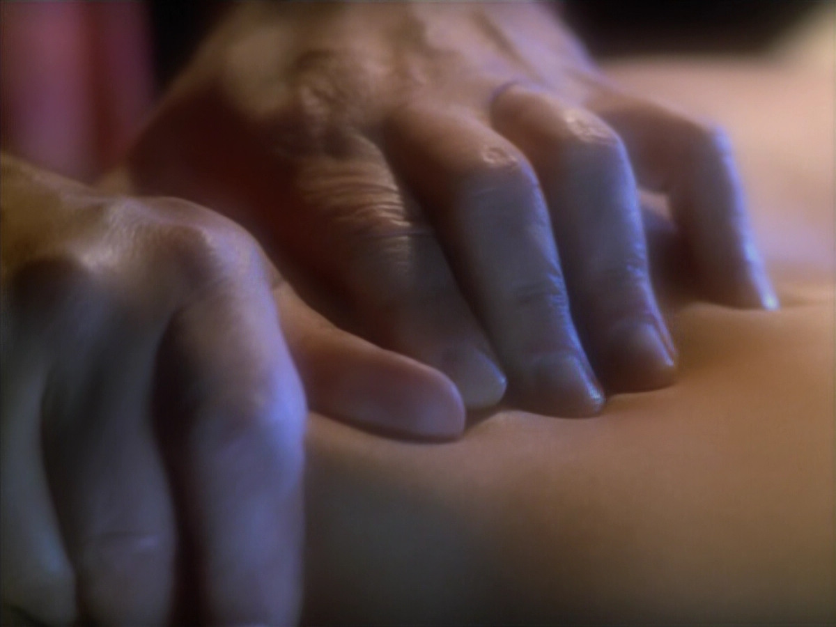 extant_StarTrek_VOY_5x19-TheFight_02342.jpg