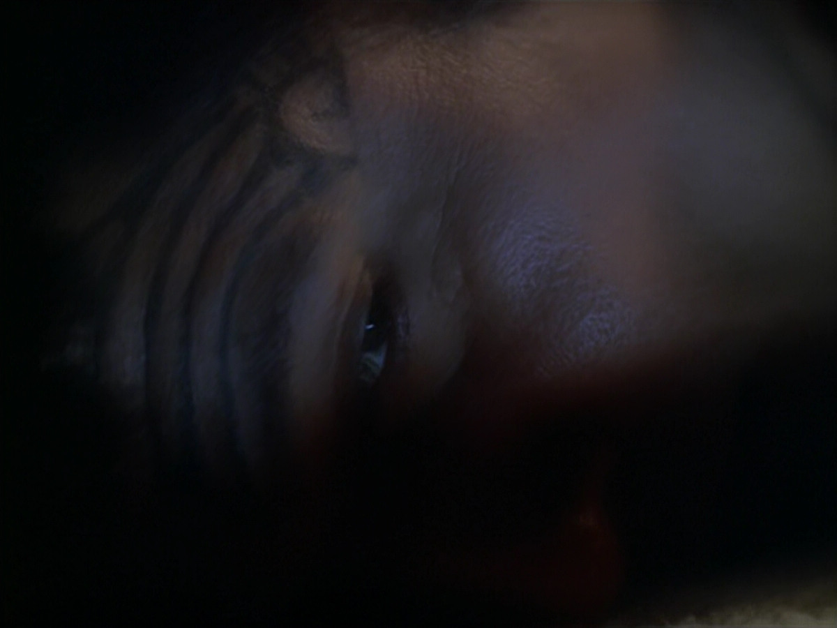 extant_StarTrek_VOY_5x19-TheFight_02347.jpg