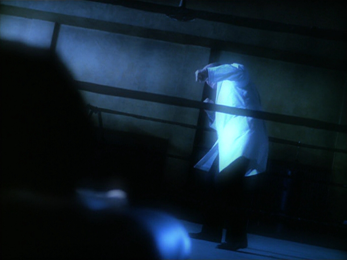 extant_StarTrek_VOY_5x19-TheFight_02349.jpg